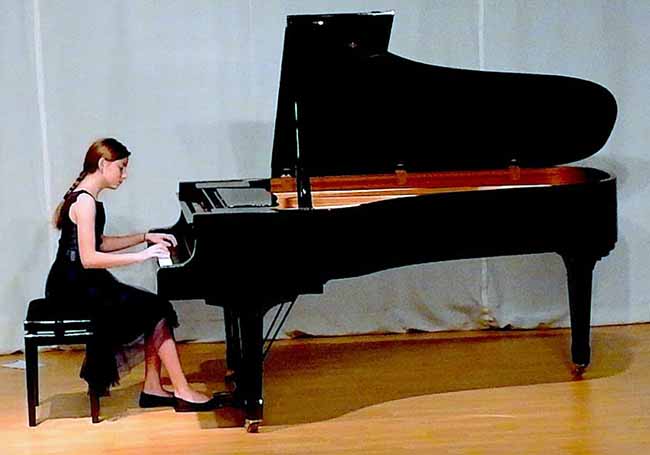 Nika plays the piano.